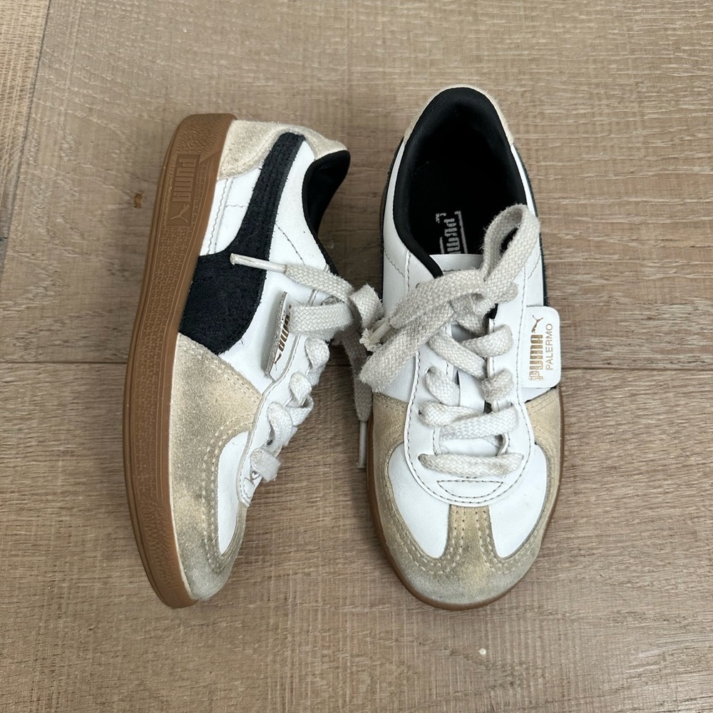 Puma Kids White and Beige Sneakers - Picture 2 of 7